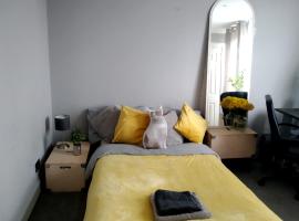 Hotel foto: Room for rent in lovely apartment