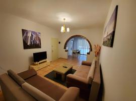 Hotel Photo: Comfortable apartment - Tiranë Bllok