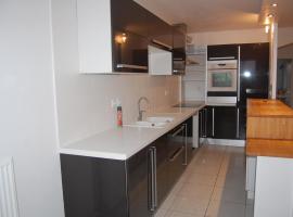 מלון צילום: Appartement cosy 4 chambres à Cergy Préfecture