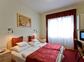 두너우이바로시에 위치한 호텔 Hotel Kerpely