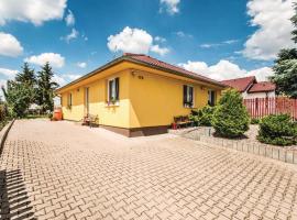 Hotel foto: Three-Bedroom Holiday Home in Jilove u Prahy