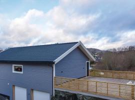 Hotel Foto: Three-Bedroom Apartment in Lyngdal