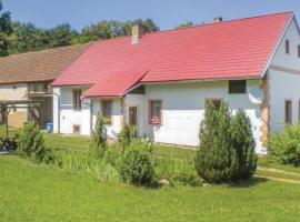 Hotel fotografie: Three-Bedroom Holiday Home in Tourov