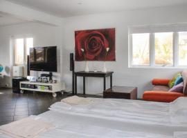 Hotel Photo: Two-Bedroom Apartment in Paradis