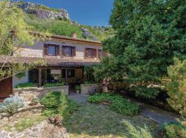 होटल की एक तस्वीर: Three-Bedroom Holiday Home in Buzet