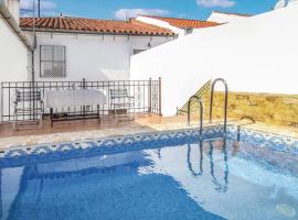 Zdjęcie hotelu: Nice Home In Villaviciosa De Cordob With 4 Bedrooms, Wifi And Outdoor Swimming Pool