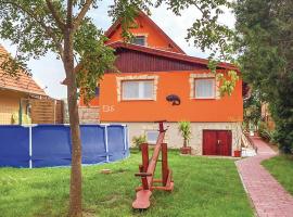 Hotel Foto: Four-Bedroom Holiday Home in Szigetbecse