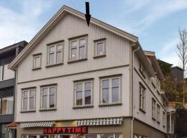 होटल की एक तस्वीर: Three-Bedroom Apartment in Tvedestrand