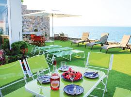 Hotel fotoğraf: Four-Bedroom Holiday home with Sea View in Derveni Korinth Pelo.