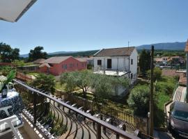 Hotel Photo: Nice Apartment In Vrboska With Wifi