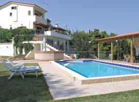 Foto di Hotel: Six-Bedroom Holiday Home in Kiato