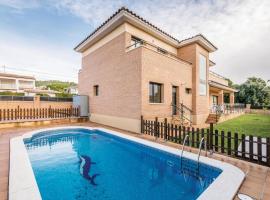 ホテル写真: Five-Bedroom Holiday Home in Roda de Bera