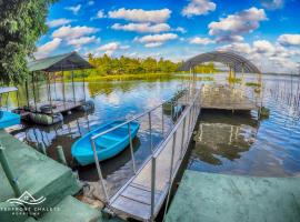 Hotel kuvat: Waterfront Chalets