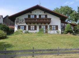 A picture of the hotel: Ferienwohnung Oblfing