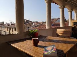 होटल की एक तस्वीर: Toits Vieil - Appartement de charme avec terrasse d'exception Aix-en-Provence