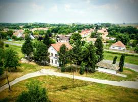 Hotel kuvat: Locomotiv Vendégház