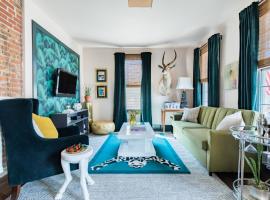 Hotel foto: Colorful Farmhouse Minutes From Downtown