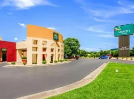 Quality Inn Roanoke Airport, hotel u gradu 'Roanoke'