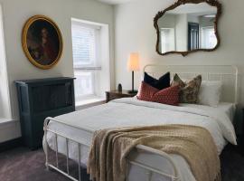 Hotel foto: Modern Parisian Apartment in the Heart of Manayunk