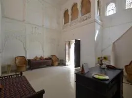 Rawla Mrignayani Palace