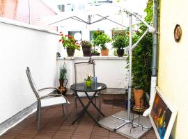 Hotelfotos: In City mit Terrasse