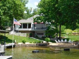 Hotel foto: Finn Inn, Lakefront Home with Beach, Quiet Cove