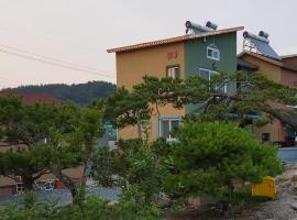 A picture of the hotel: Wind Come Pension Gyeongju