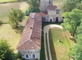 Foto di Hotel: Chateau De Champdolent