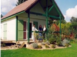 Village-Chalets Le Rû du Pré, hôtel à Cravant