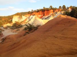 Camping le Colorado、リュストレルのホテル