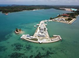 Doulos Phos The Ship Hotel, ξενοδοχείο σε Lagoi