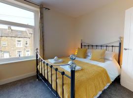 A picture of the hotel: StayZo Westminster Stylish House Accommodation