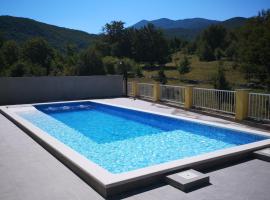 Hotelfotos: Swimming pool house Šaulja- adapted to the disabled