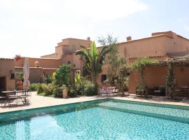 होटल की एक तस्वीर: Riad El Koudia