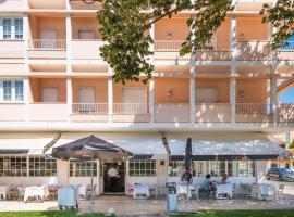 A picture of the hotel: Atlantic Waves Accommodation ~ Carcavelos Beach
