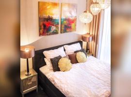 Hotel Foto: Comfort and Style in City Center with Ensuite Bathroom on Schaafenstraße
