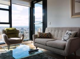 A picture of the hotel: Owen · Soaring City Views Central Location
