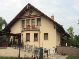 Hotel Foto: Cosy rooms on the lake near Budapest and the Airport