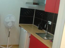 Hotel Foto: 2 apartments for 8 people close to metro and center