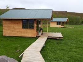 Miðhvammur Farm Stay، فندق في Aðaldalur