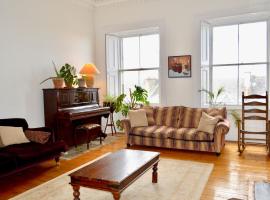 酒店照片: Sophisticated 2 Bedroom Edinburgh Flat Near Old Town