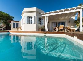 A picture of the hotel: Puerto del Carmen Villa Sleeps 6 Pool WiFi T812191