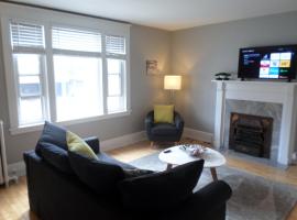 호텔 사진: Beautiful, Clean, Quiet 2 BR-In Downtown Ottawa. Parking, WIFI and Netflix Included