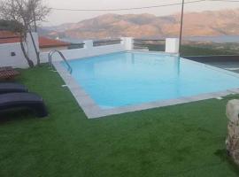 Foto di Hotel: VILLA ALIKI SUITE INFINITY POOL