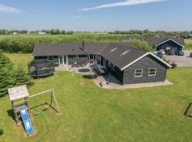 Nice Home In Idestrup With Sauna, hotel in Marielyst