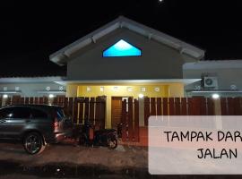 A picture of the hotel: Family Moslem Homestay