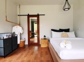 รูปภาพของโรงแรม: Coconut Wells Phuket