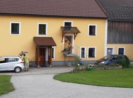 A picture of the hotel: Ferienwohung Hundsberg