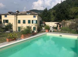 होटल की एक तस्वीर: Appartamento indipendente in Villa privata con piscina e giardino