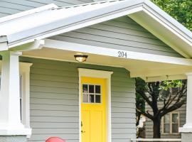 Hotel Photo: The Yellow Door Inn